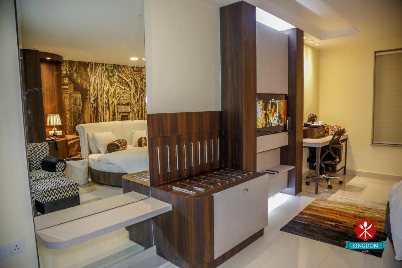 Kingdom Hotel Moga ภายนอก รูปภาพ
