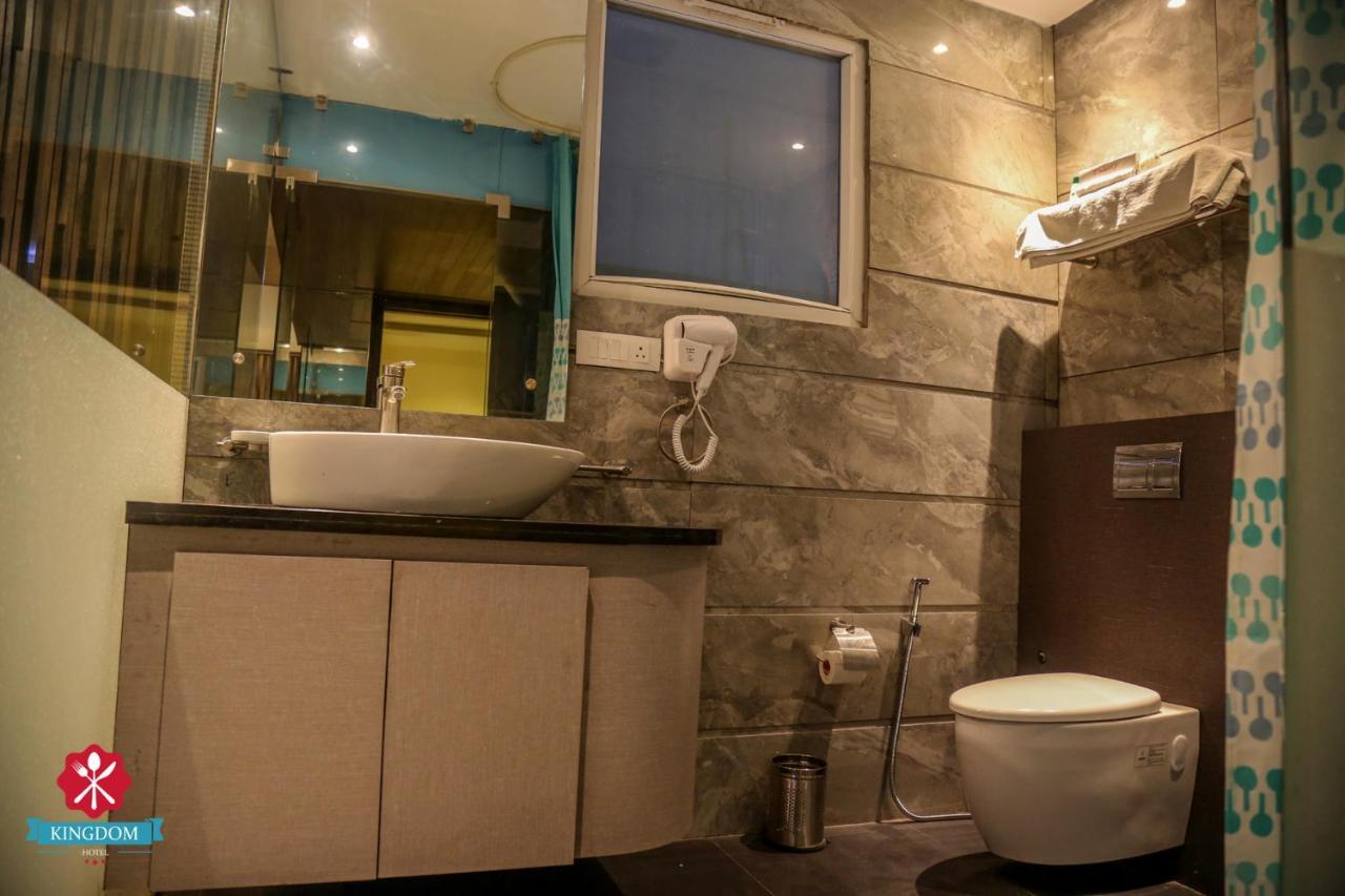 Kingdom Hotel Moga ภายนอก รูปภาพ