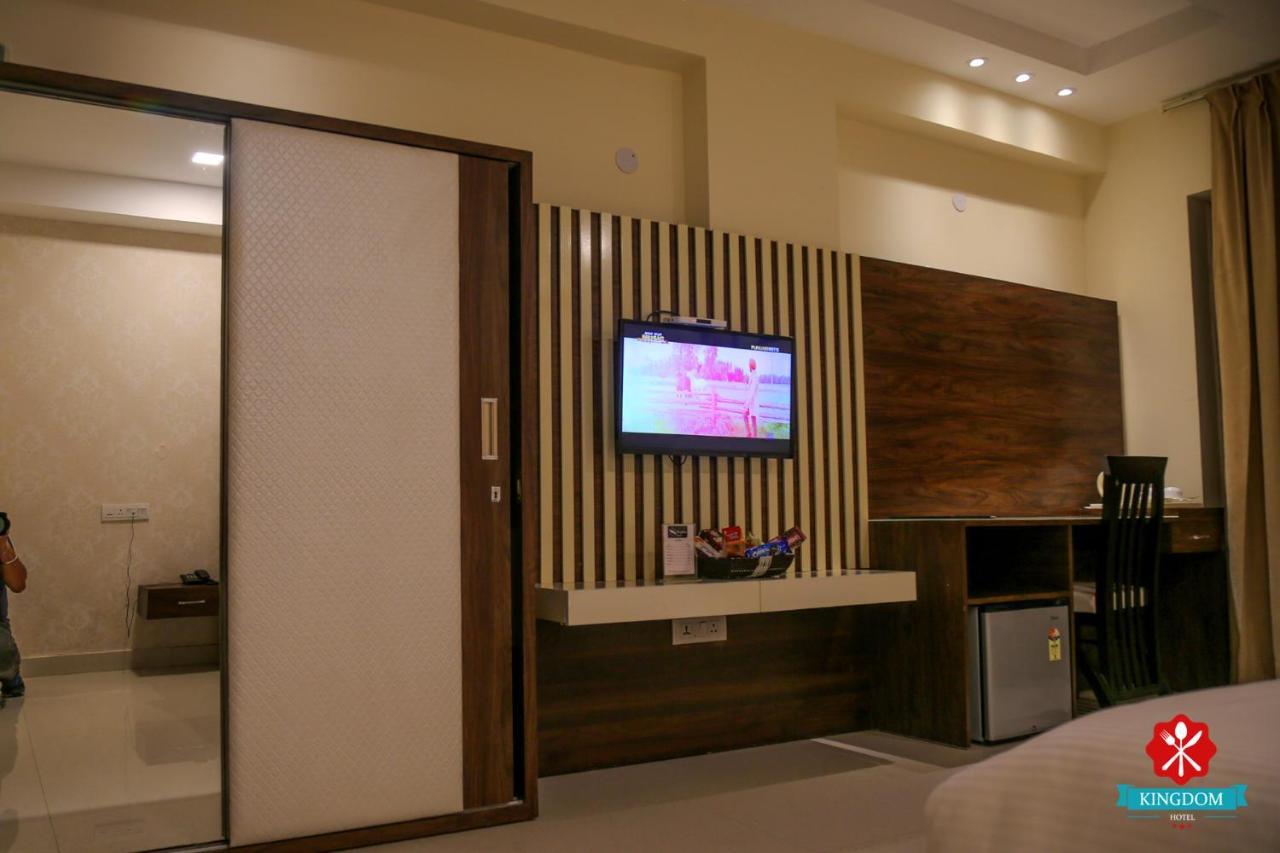 Kingdom Hotel Moga ภายนอก รูปภาพ