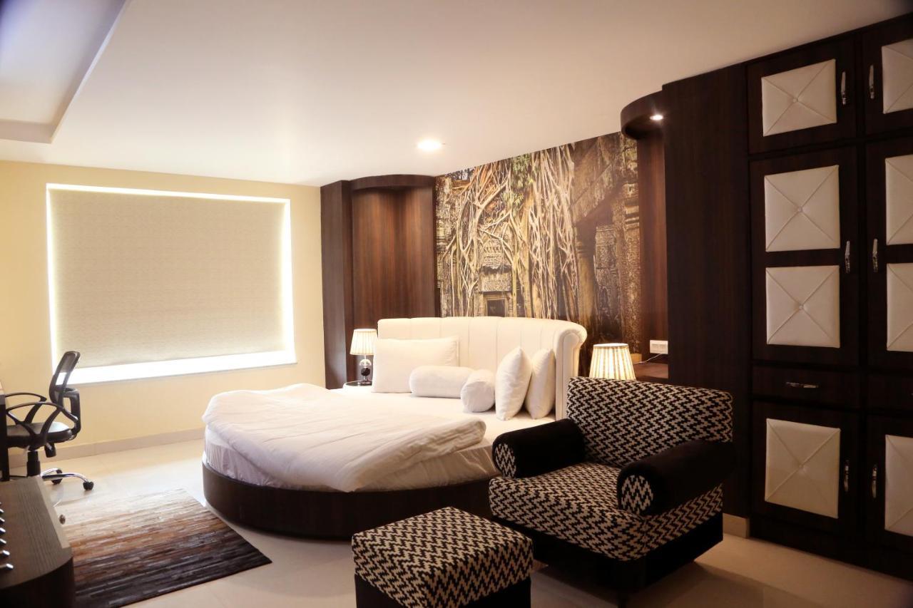 Kingdom Hotel Moga ภายนอก รูปภาพ