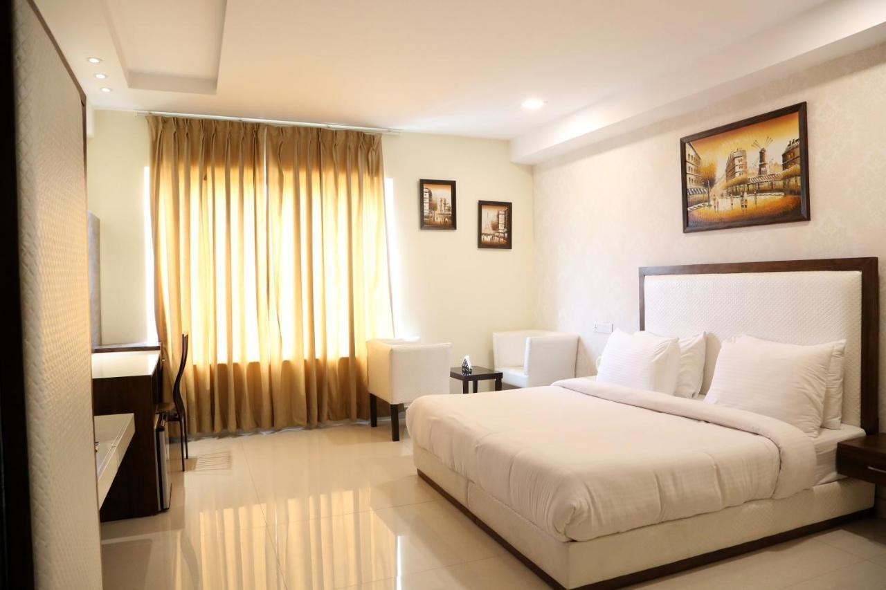 Kingdom Hotel Moga ภายนอก รูปภาพ
