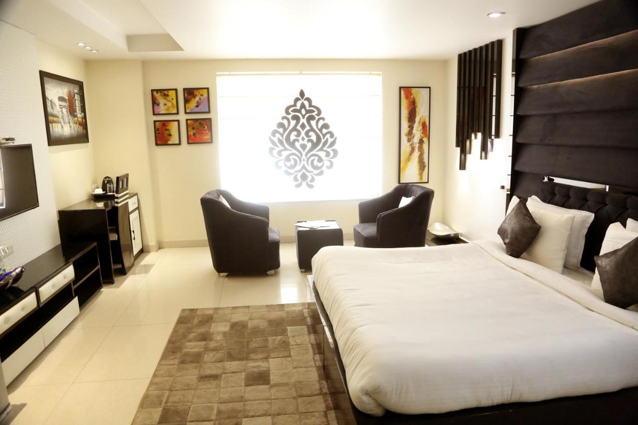Kingdom Hotel Moga ภายนอก รูปภาพ